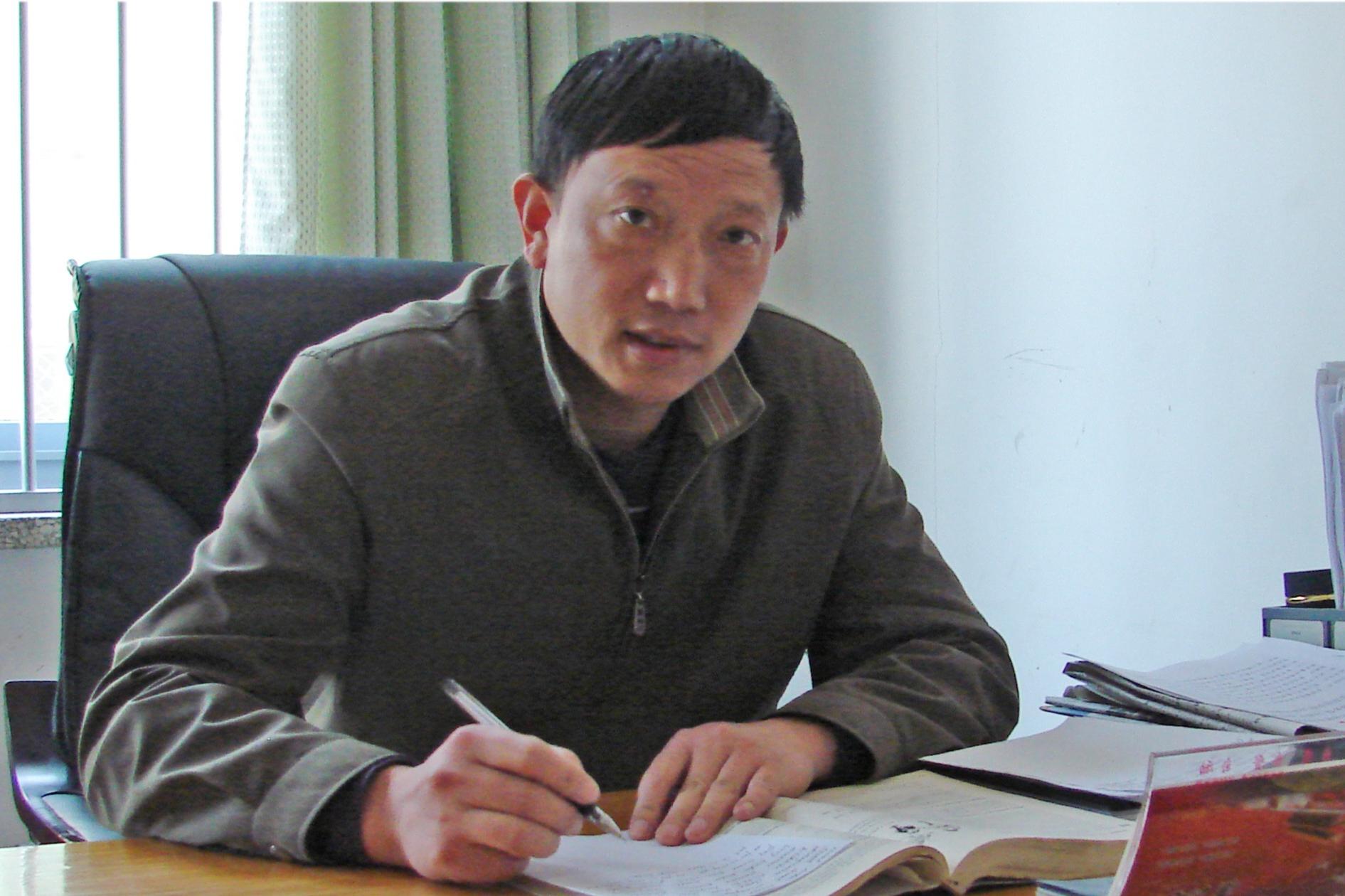 王世雷工作照1.jpg